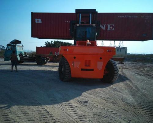 搬運集裝箱租賃叉車展示